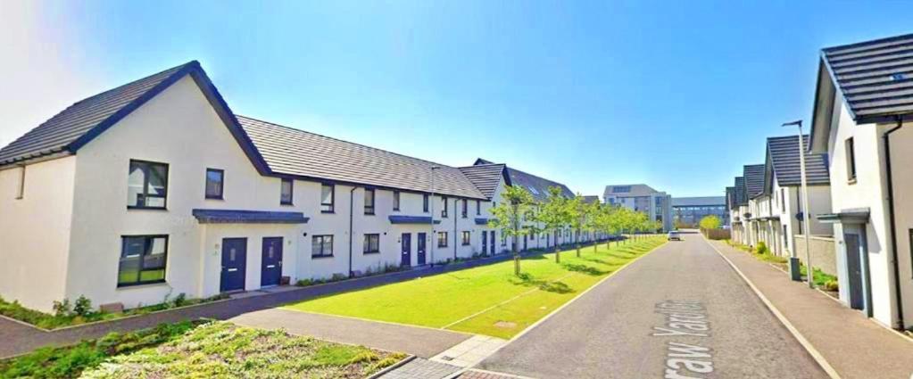 Newbuild - 3 Bedrooms, 2 Baths,5 Mins From Airport Edimburgo Exterior foto