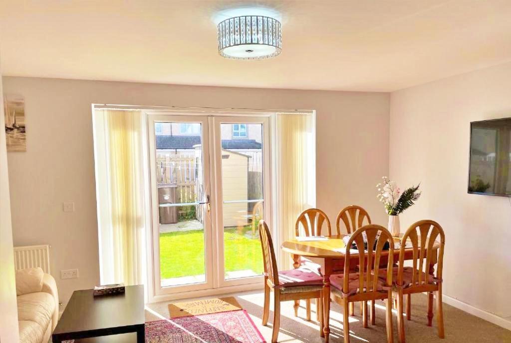 Newbuild - 3 Bedrooms, 2 Baths,5 Mins From Airport Edimburgo Exterior foto