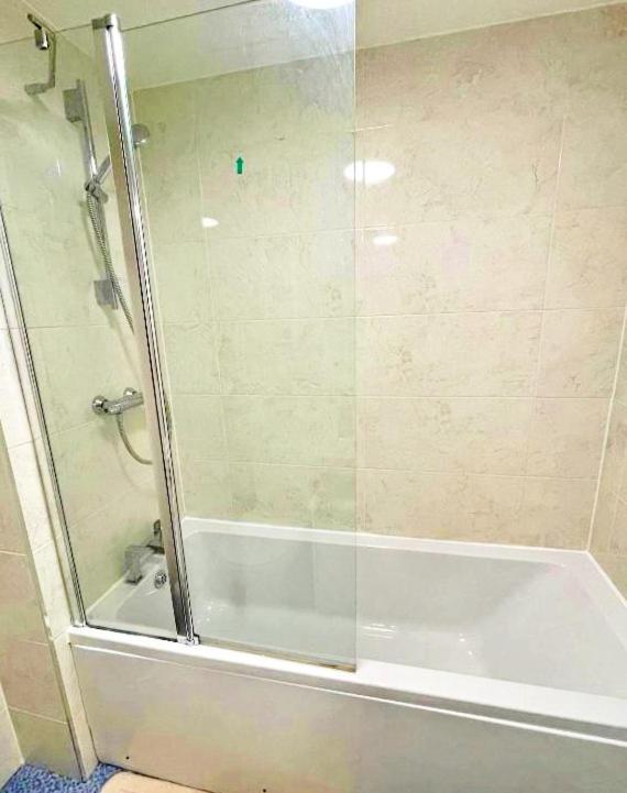 Newbuild - 3 Bedrooms, 2 Baths,5 Mins From Airport Edimburgo Exterior foto